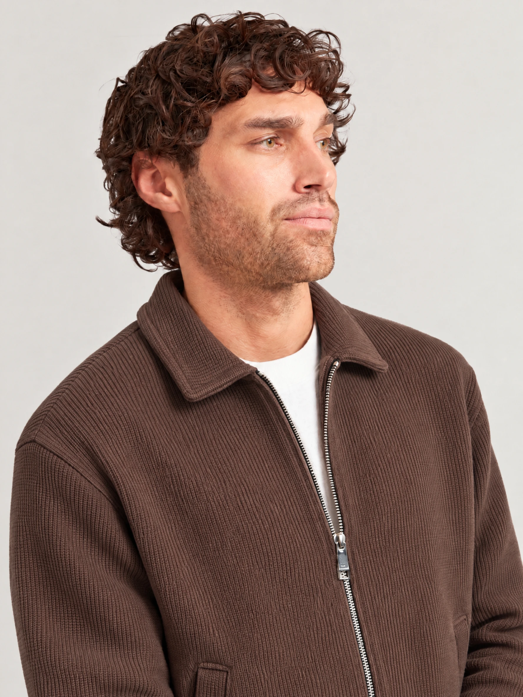 Jacket De Luxe En Daim Piqué --- Élégance, caractère & confort.