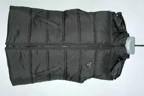 Doudoune Prada Sans Manches Homme Ref: DSM-901 (Capuche Amovible)