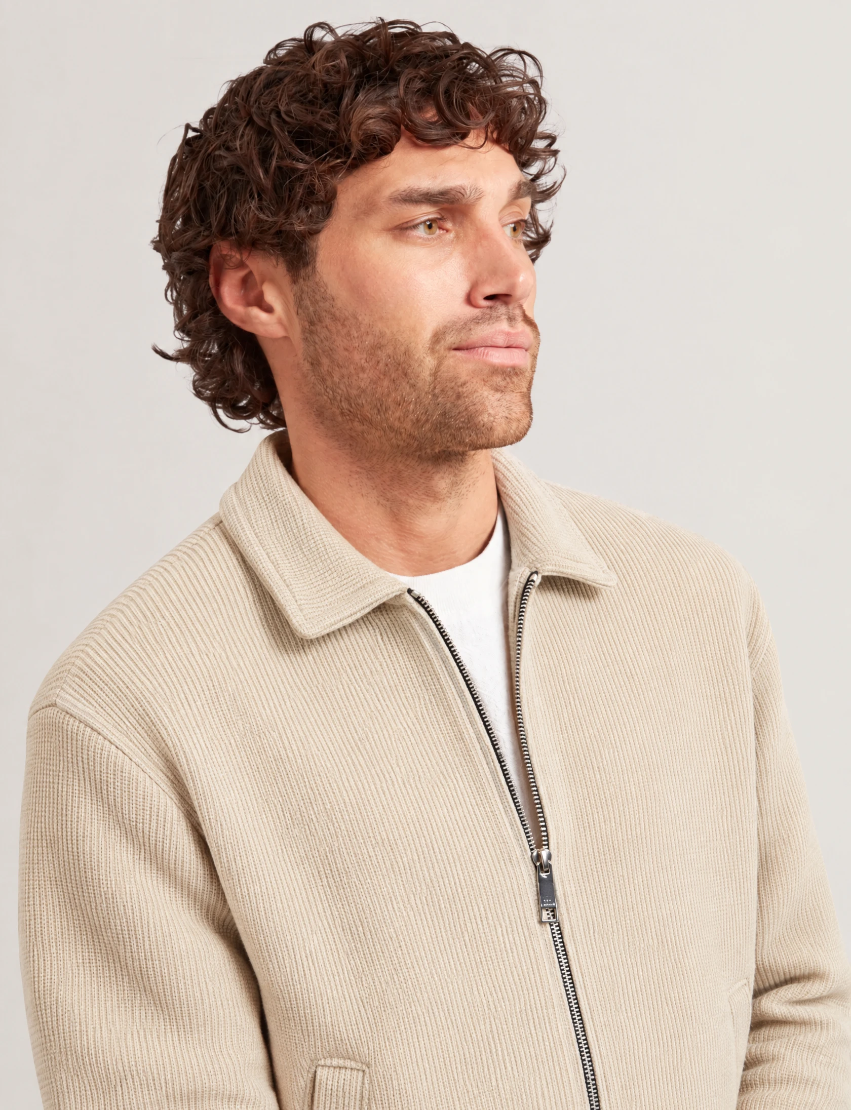 Jacket De Luxe En Daim Piqué --- Élégance, caractère & confort.