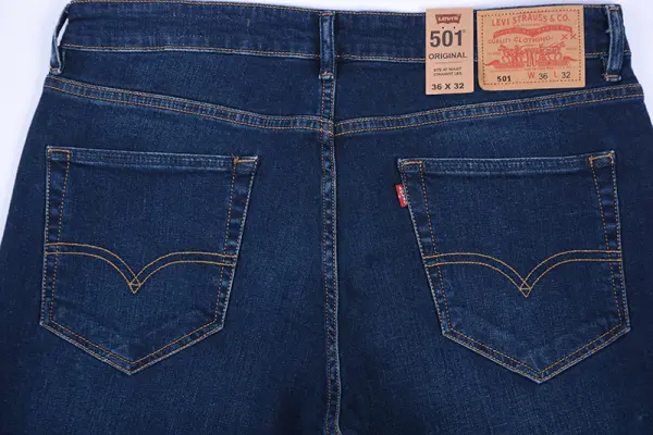 Jean Levi’s Coupe Normal ref-LS11810 ( Bleu foncé )